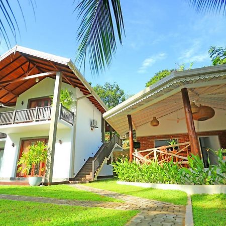 Villa Peacock Walahanduwa Exteriör bild