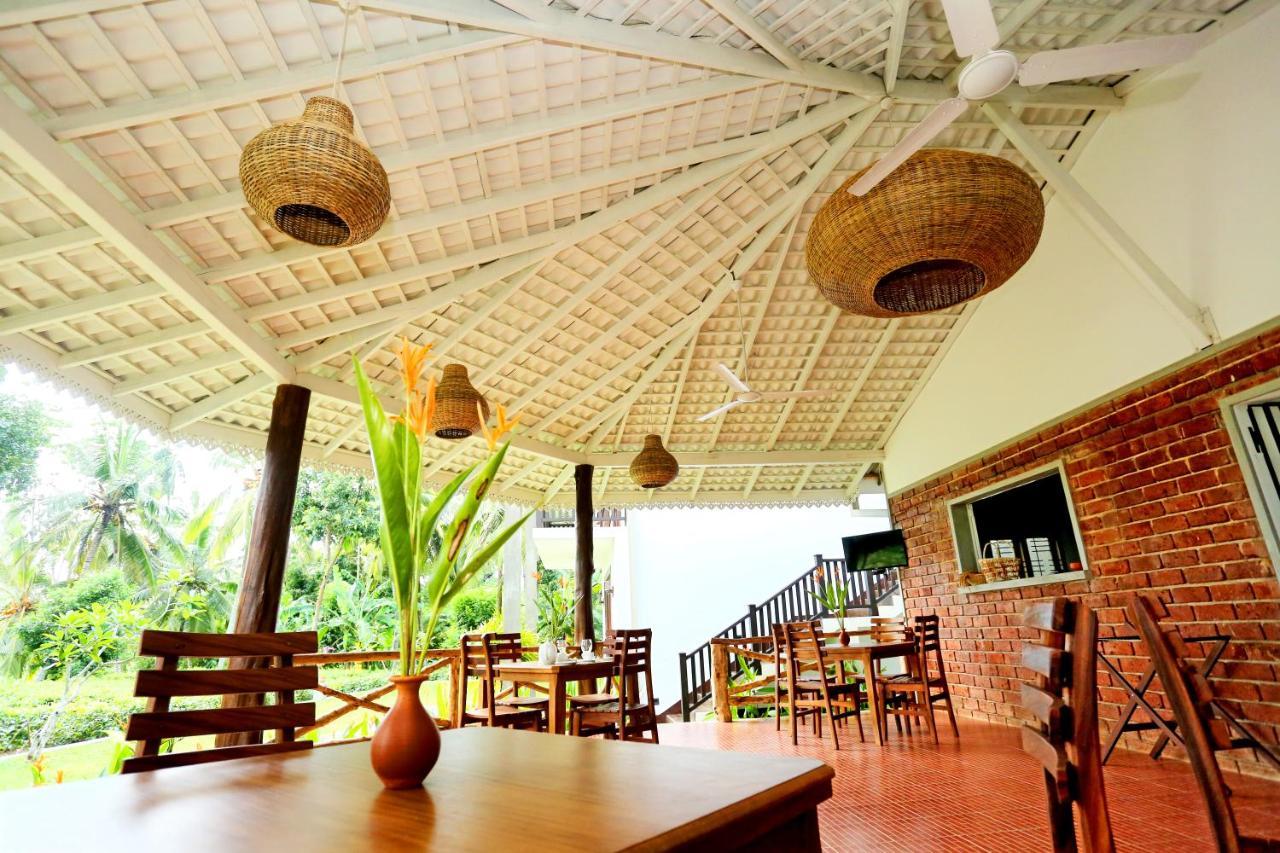 Villa Peacock Walahanduwa Exteriör bild
