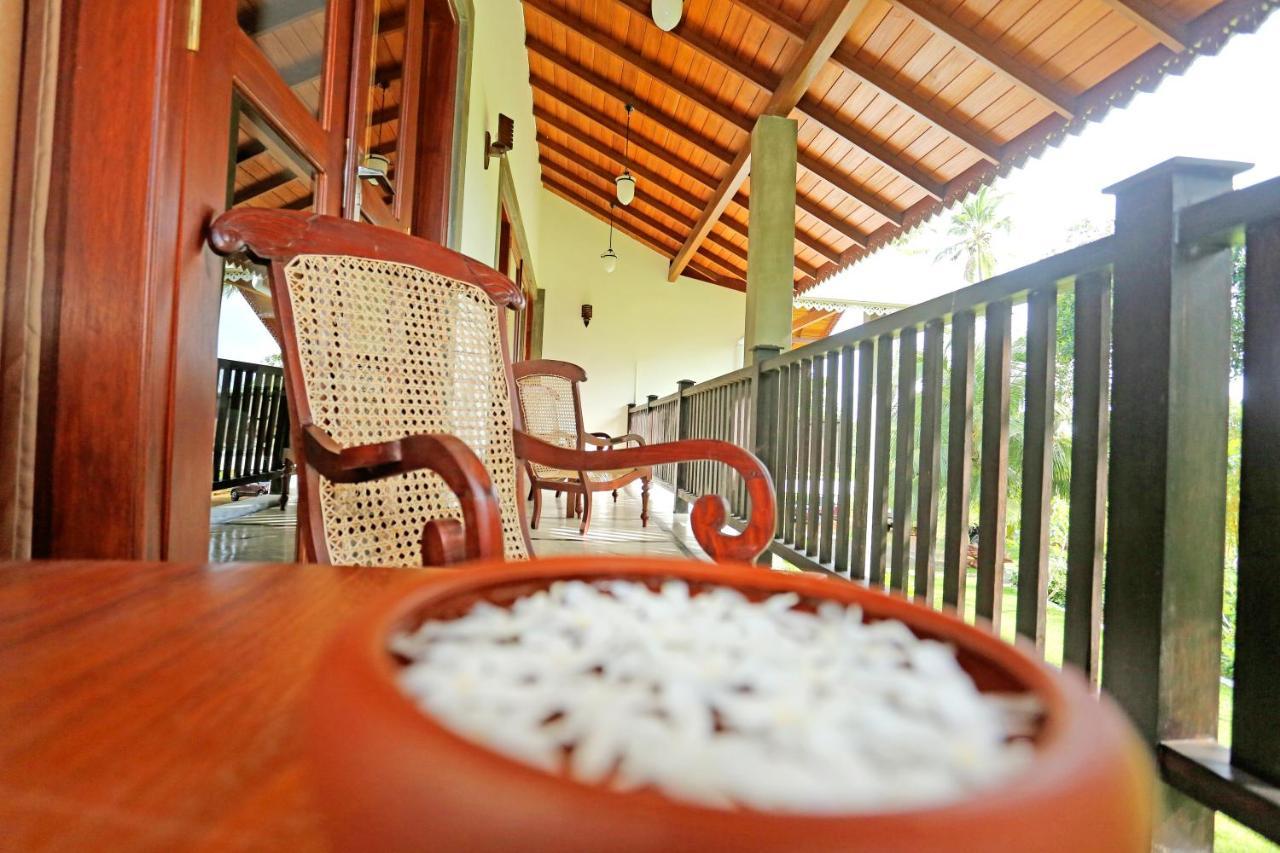 Villa Peacock Walahanduwa Exteriör bild