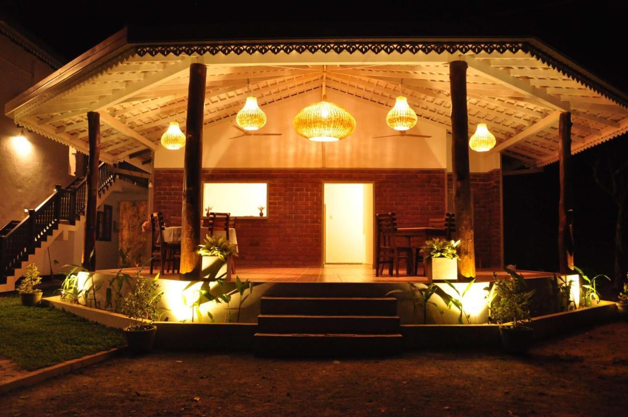 Villa Peacock Walahanduwa Exteriör bild